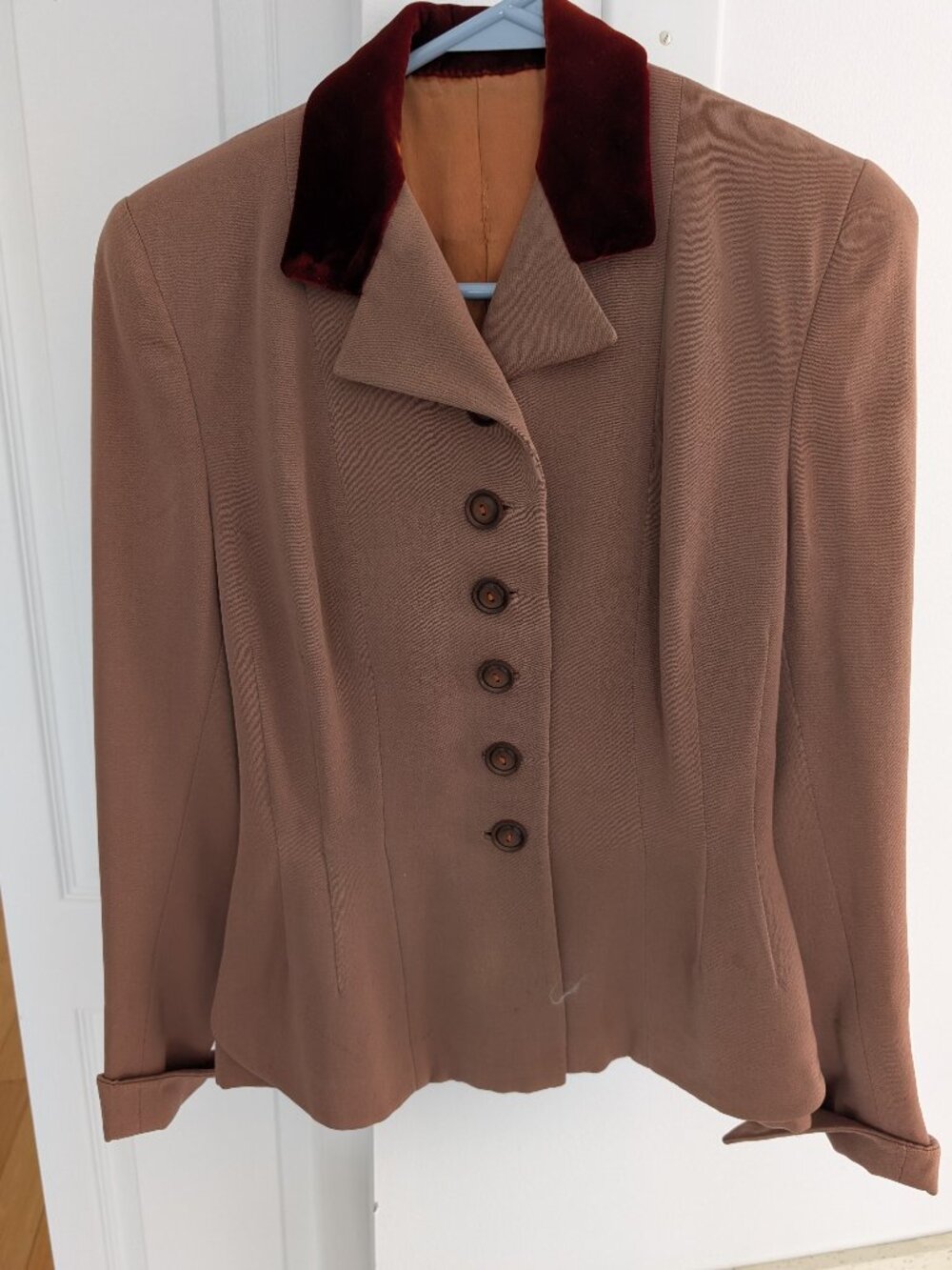Beautiful original 1940 peplum 2 piece suit in brown with velvet collar!